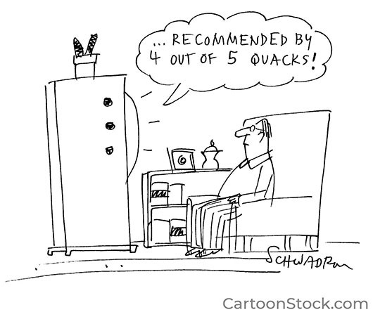 Cartoon. Een man zit voor zijn tv. Hij kijkt ernstig, een beetje bezorgd. Uit de tv komt een stem die zegt; 'Aanbevolen door vier van de vijf kwakzalvers'.
